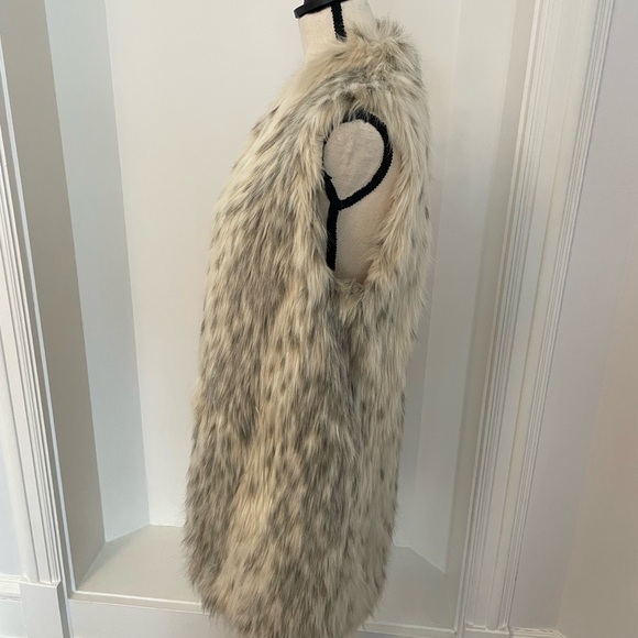 Fabulous Furs Faux Fur Vest in Cream and Gray - Picture 3 of 8
